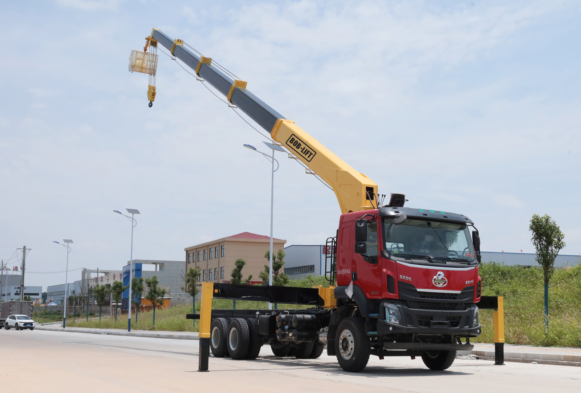 Descripción detallada de la grúa montada sobre camión con pluma telescópica bob-lift SQ20SU4 de 20 toneladas